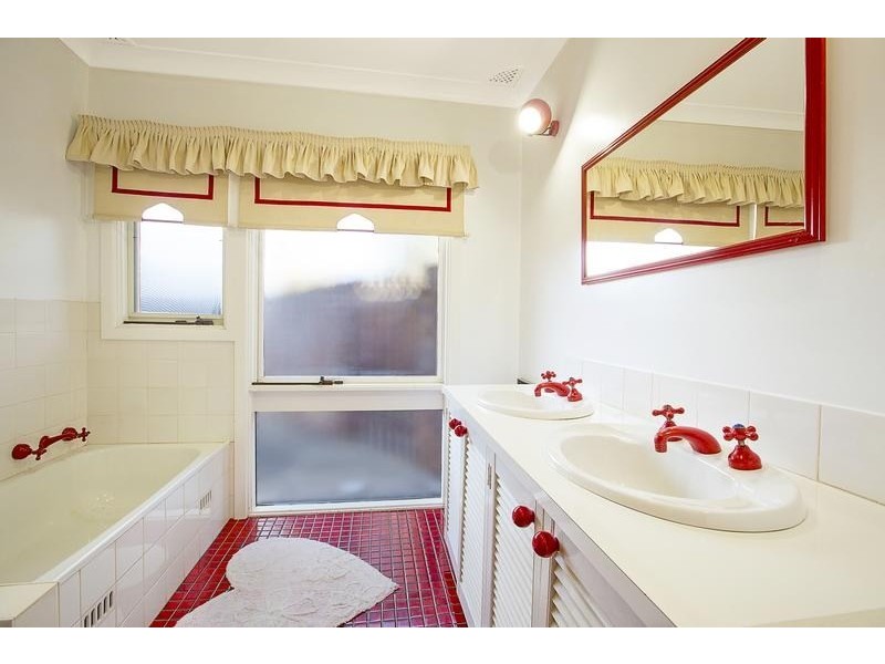 5 Karen Place, Ingleburn NSW 2565