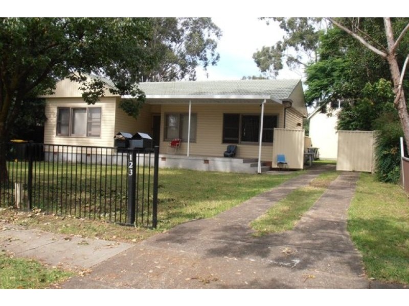 123 Parliament Road, Macquarie Fields NSW 2564