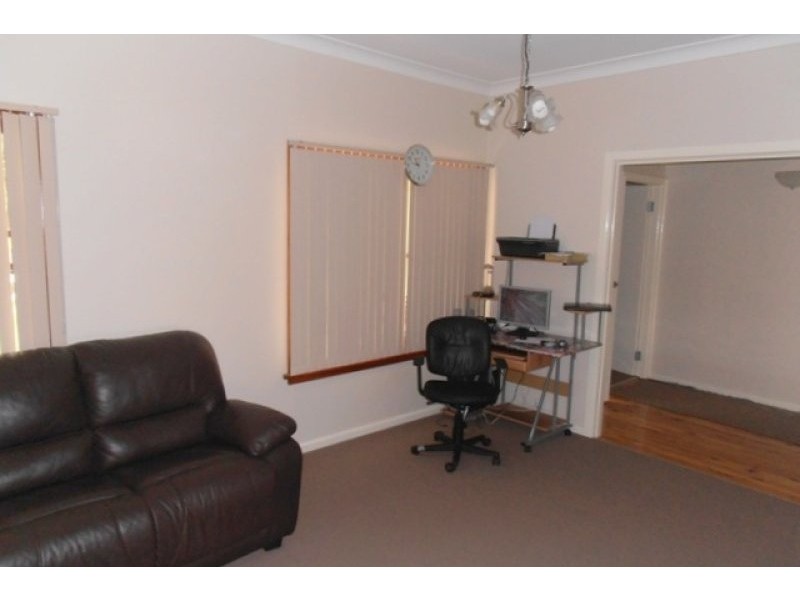 123 Parliament Road, Macquarie Fields NSW 2564