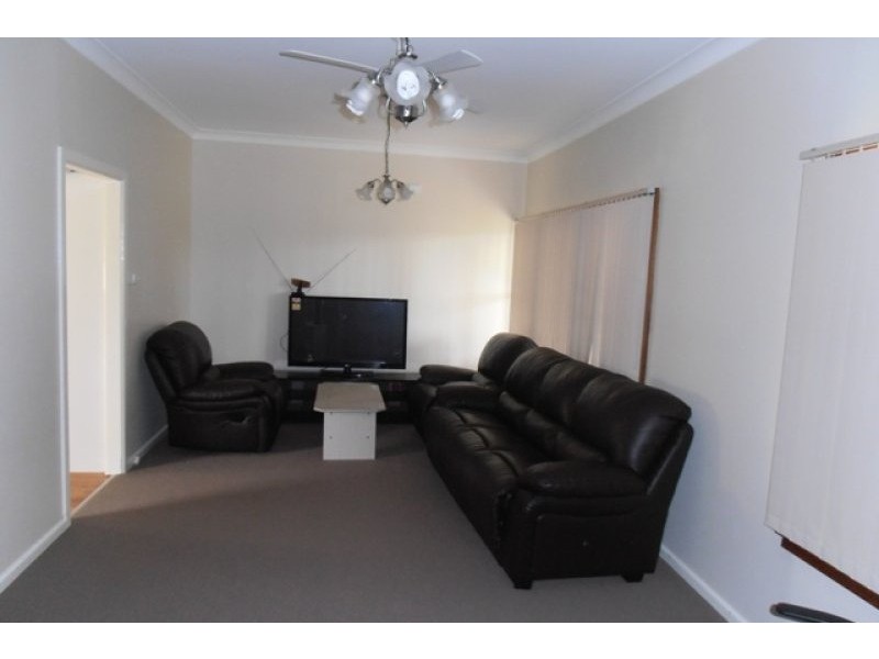 123 Parliament Road, Macquarie Fields NSW 2564