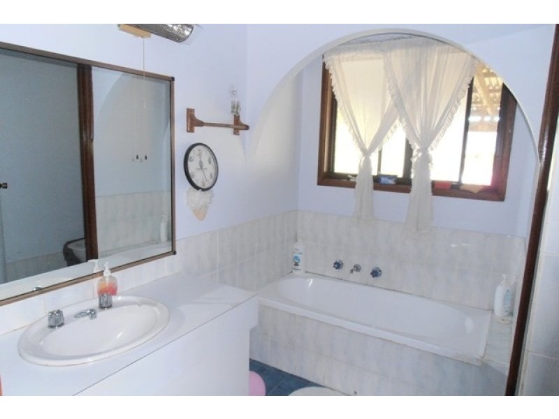 20 Longhurst Road, Minto NSW 2566