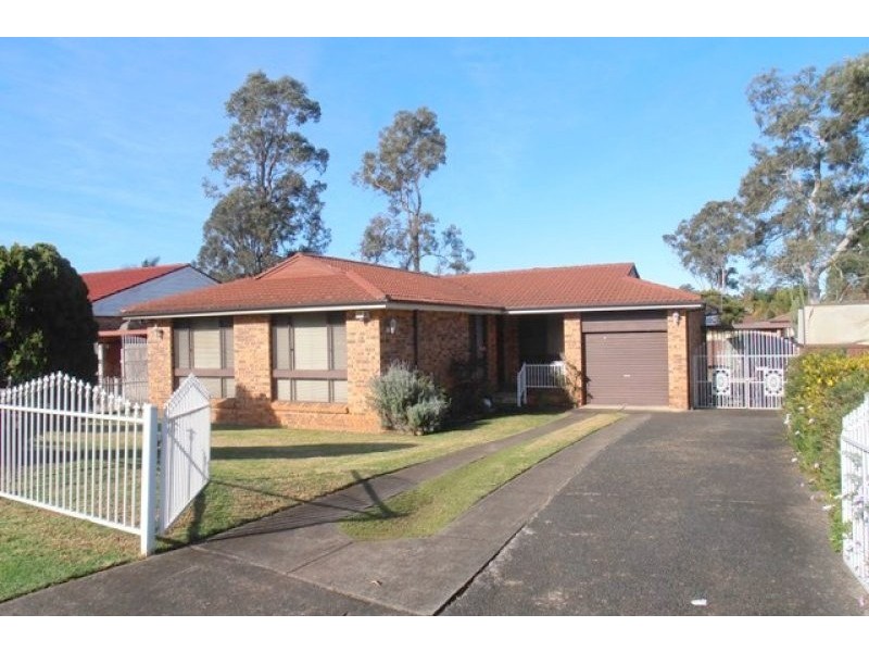 6 Hyacinth Avenue, Macquarie Fields NSW 2564