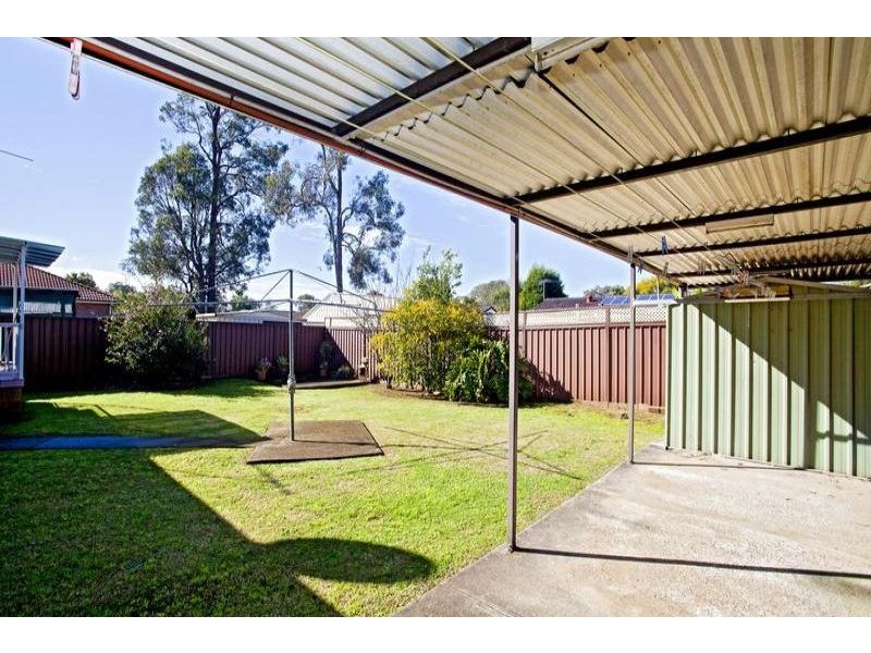 6 Hyacinth Avenue, Macquarie Fields NSW 2564