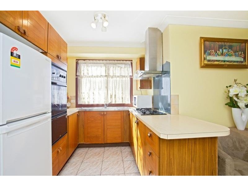 6 Hyacinth Avenue, Macquarie Fields NSW 2564