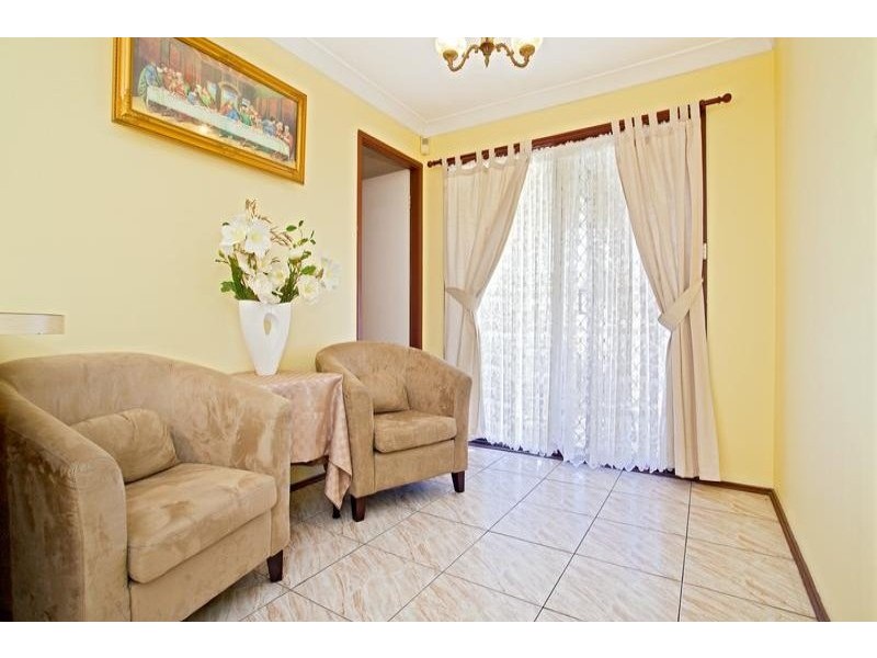 6 Hyacinth Avenue, Macquarie Fields NSW 2564