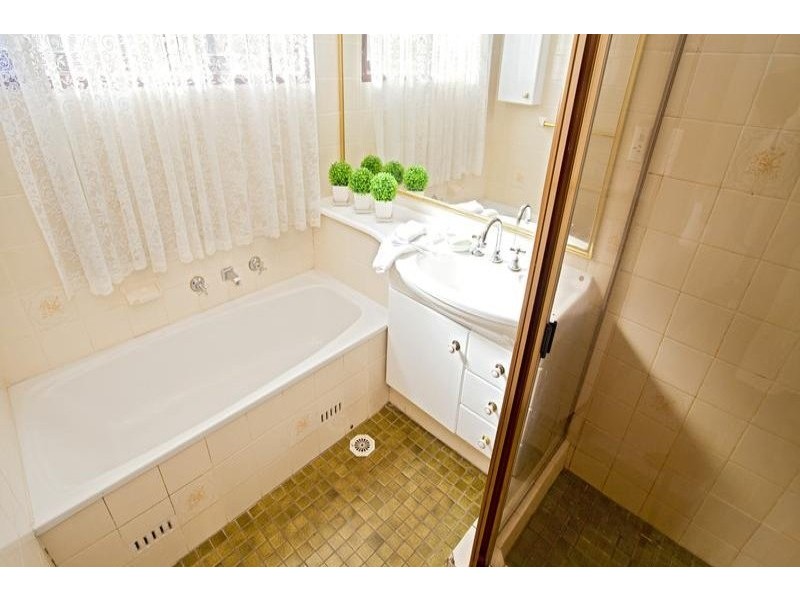 6 Hyacinth Avenue, Macquarie Fields NSW 2564