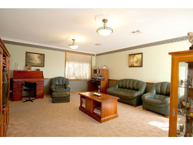 6 Oldsmobile Place, Ingleburn NSW 2565