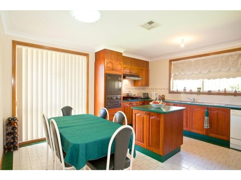 6 Oldsmobile Place, Ingleburn NSW 2565