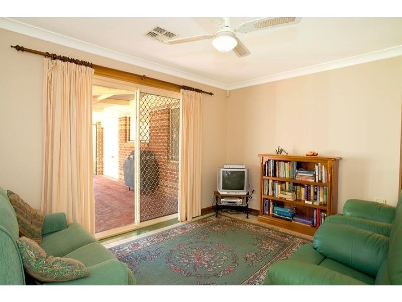 6 Oldsmobile Place, Ingleburn NSW 2565