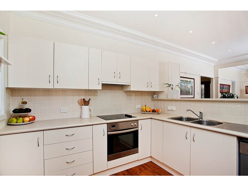 10 Tecoma Street, Heathcote NSW 2233