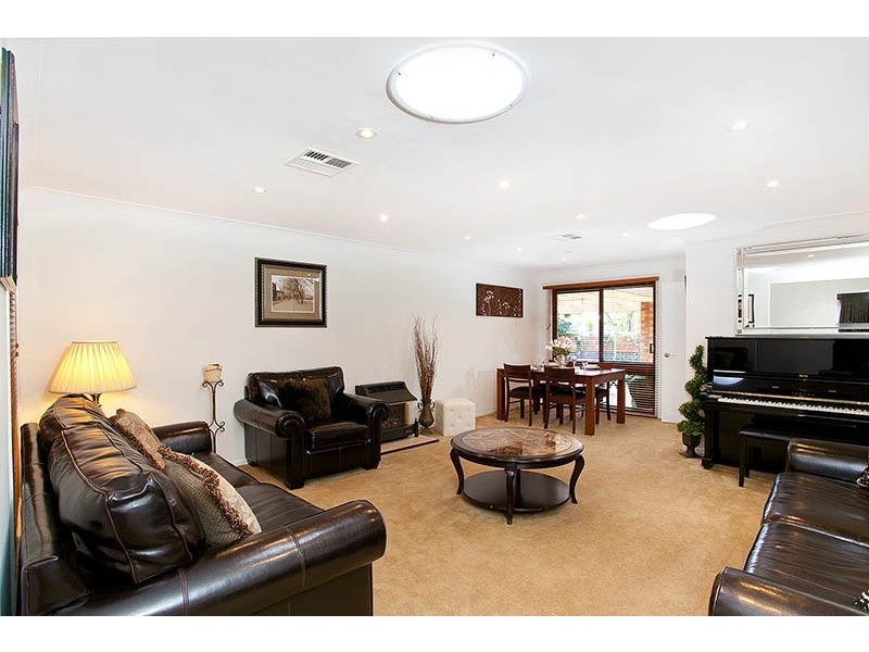 8 Lindsay Gordon Place, Heathcote NSW 2233