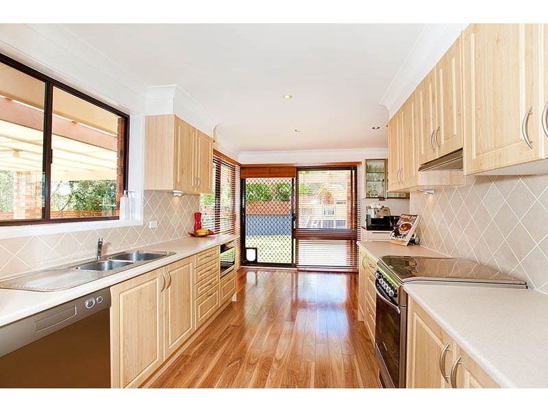 8 Lindsay Gordon Place, Heathcote NSW 2233