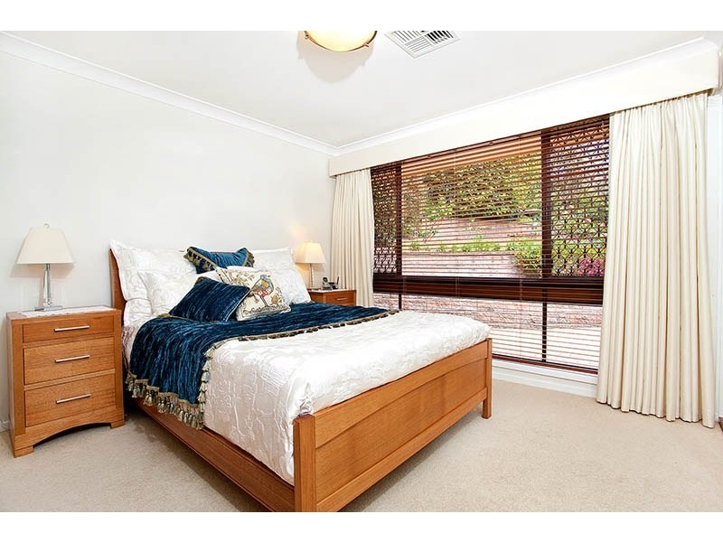 8 Lindsay Gordon Place, Heathcote NSW 2233