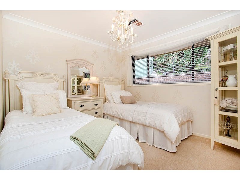 8 Lindsay Gordon Place, Heathcote NSW 2233