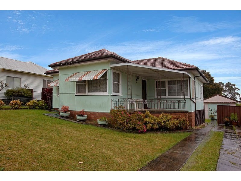 11 Parkes Street, Heathcote NSW 2233