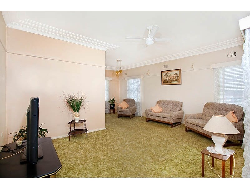 11 Parkes Street, Heathcote NSW 2233