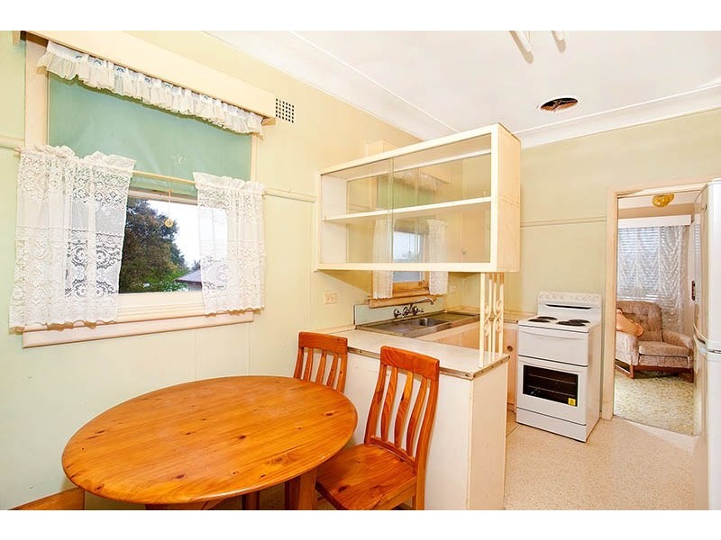 11 Parkes Street, Heathcote NSW 2233