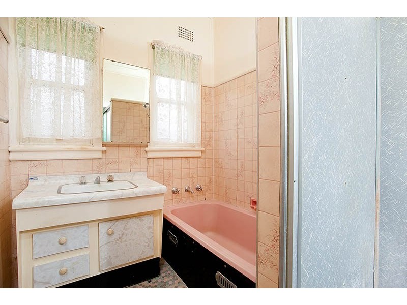 11 Parkes Street, Heathcote NSW 2233