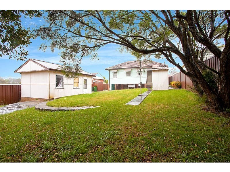 11 Parkes Street, Heathcote NSW 2233