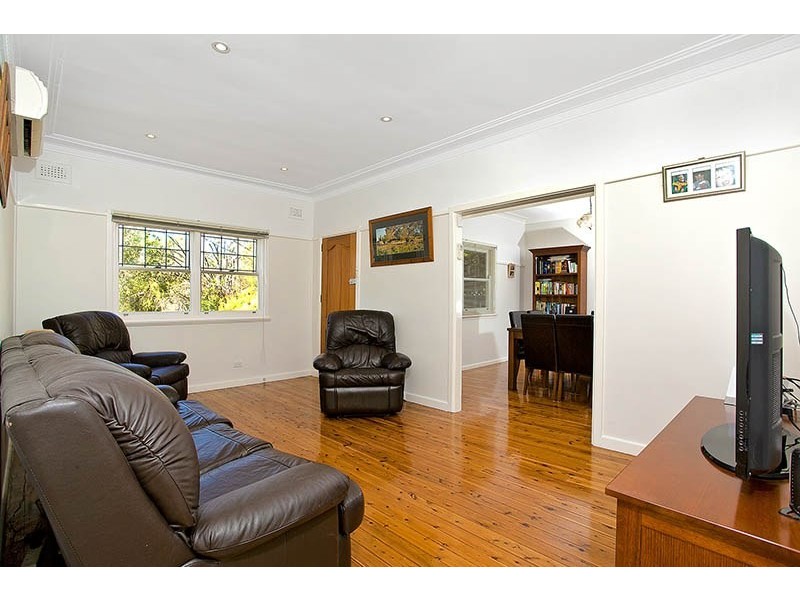 2 Blacket Street, Heathcote NSW 2233