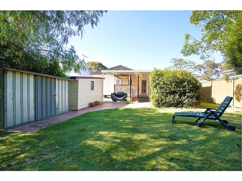 2 Blacket Street, Heathcote NSW 2233