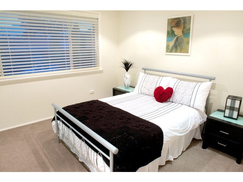 9 Parklands Avenue, Heathcote NSW 2233