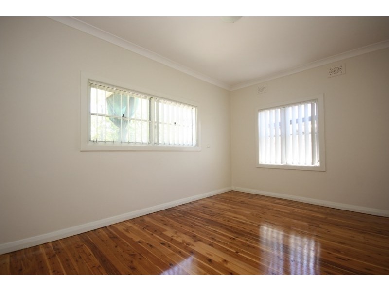 21 Moorfields Road, Kingsgrove NSW 2208