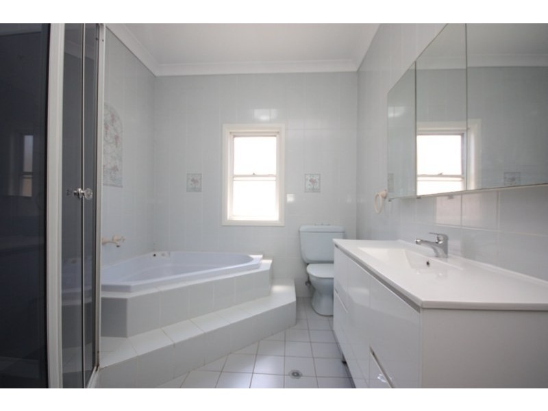 21 Moorfields Road, Kingsgrove NSW 2208