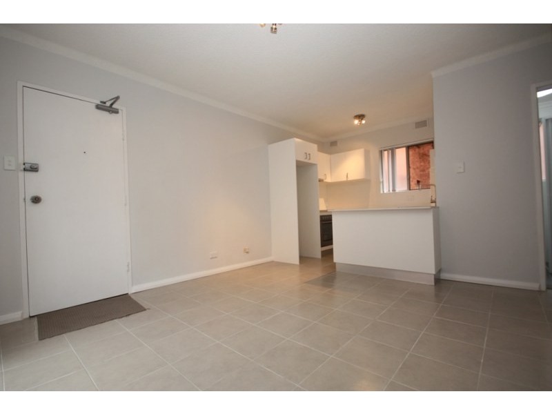 4/18 Bank Street, Meadowbank NSW 2114