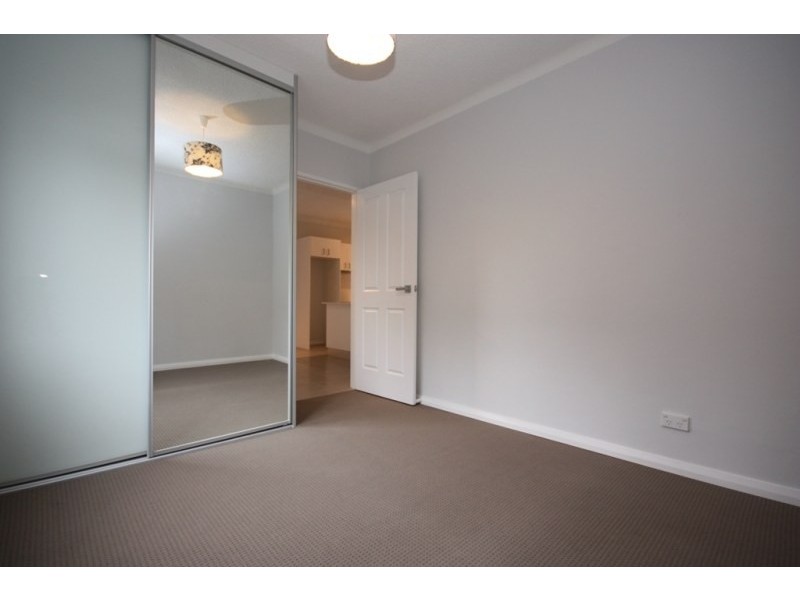 4/18 Bank Street, Meadowbank NSW 2114