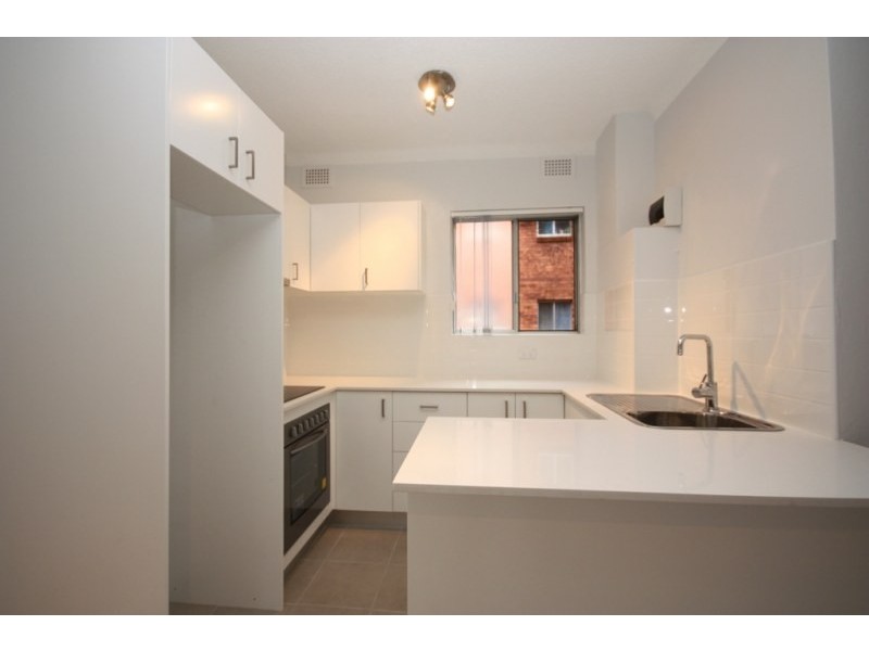 4/18 Bank Street, Meadowbank NSW 2114