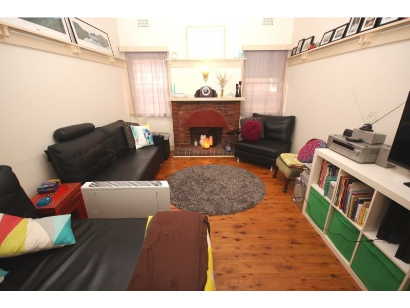 8 Hood Avenue, Rodd Point NSW 2046