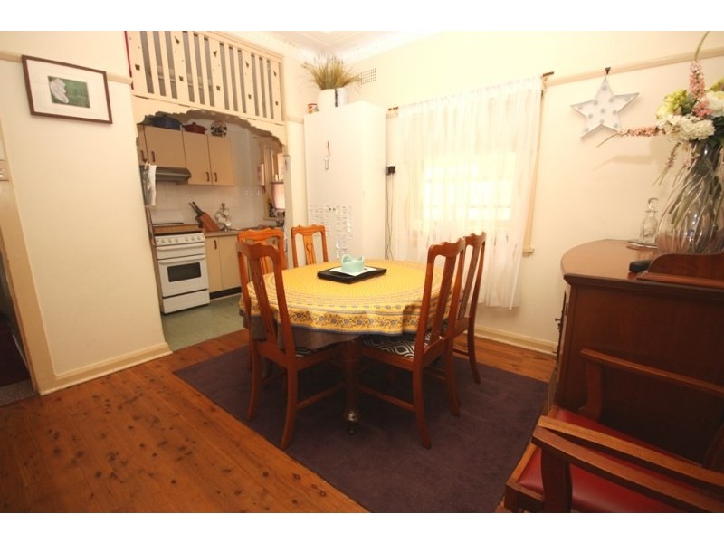 8 Hood Avenue, Rodd Point NSW 2046