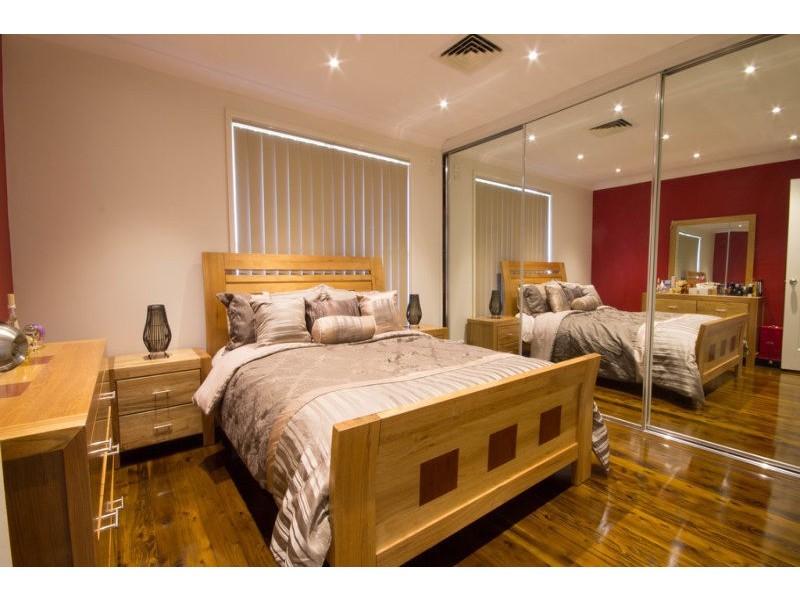 4 Perrumba Place, Bradbury NSW 2560
