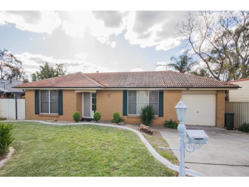 4 Perrumba Place, Bradbury NSW 2560