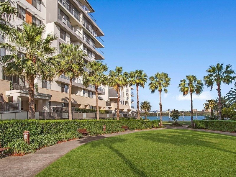 2.708/7 Stromboli Strait, Wentworth Point NSW 2127