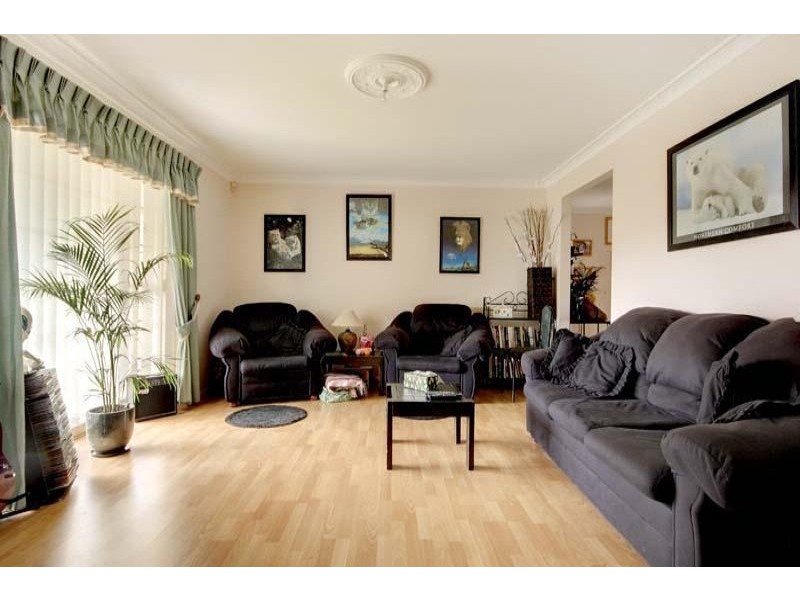 19 Paltara Place, Cordeaux Heights NSW 2526