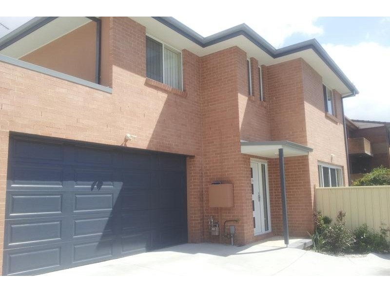 22B Rowland Avenue, Wollongong West NSW 2500