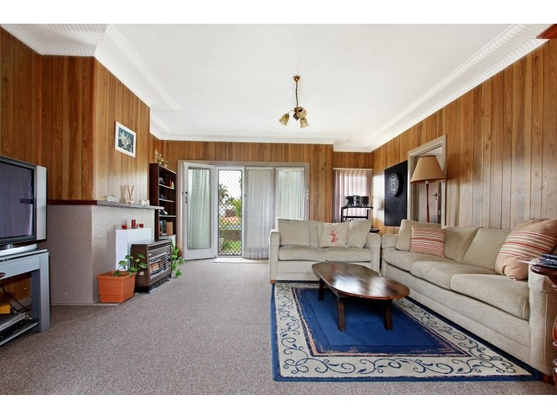 61 Dobbie Avenue, Corrimal East NSW 2518