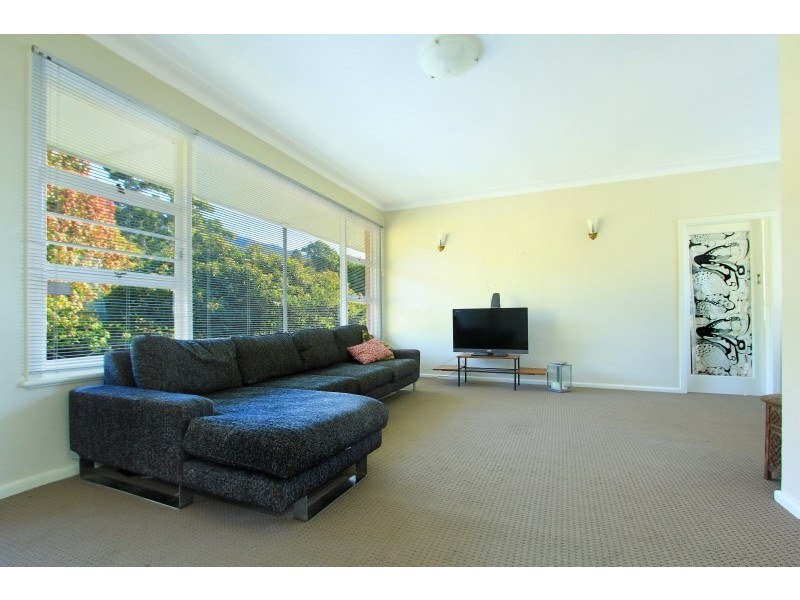 102 Dumfries Avenue, Mount Ousley NSW 2519