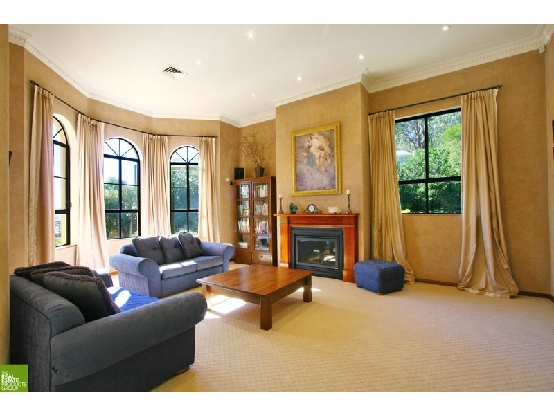 15 Barwon Place, Albion Park NSW 2527