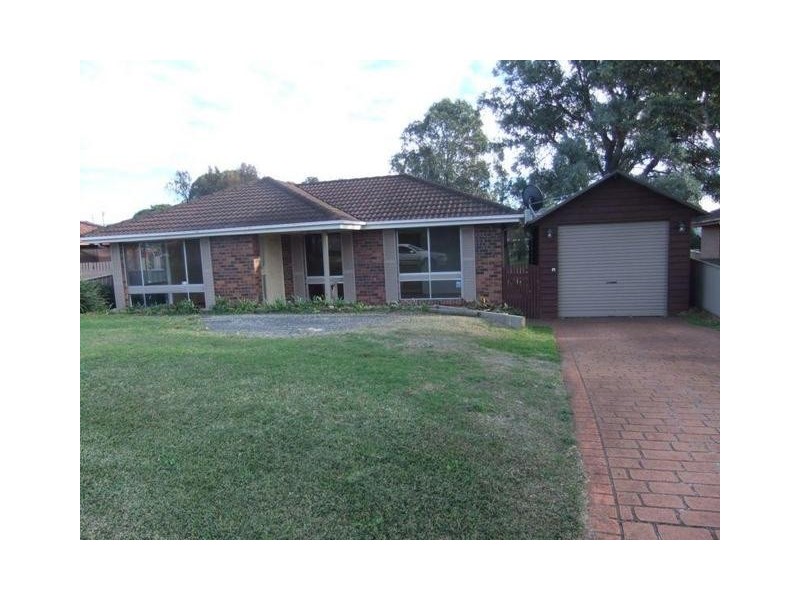 17 Fraser Crescent, Albion Park NSW 2527