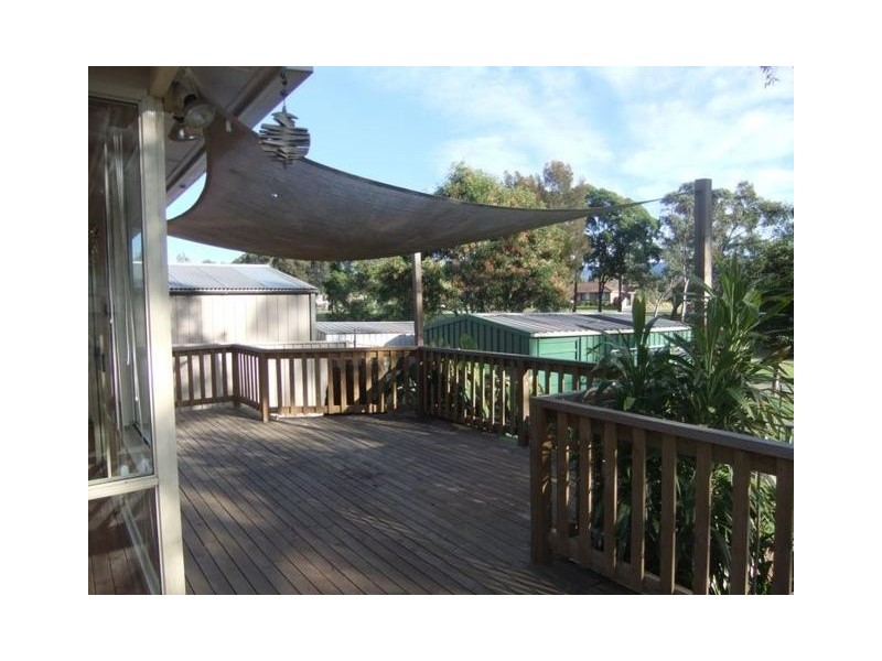17 Fraser Crescent, Albion Park NSW 2527