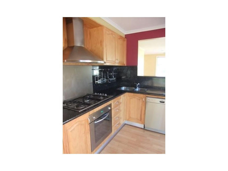 17 Fraser Crescent, Albion Park NSW 2527