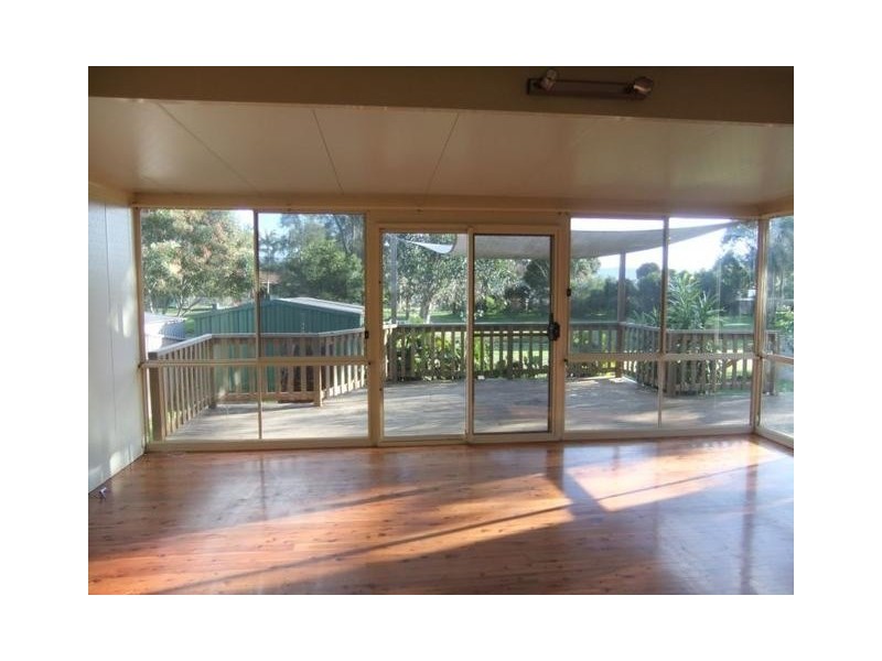 17 Fraser Crescent, Albion Park NSW 2527