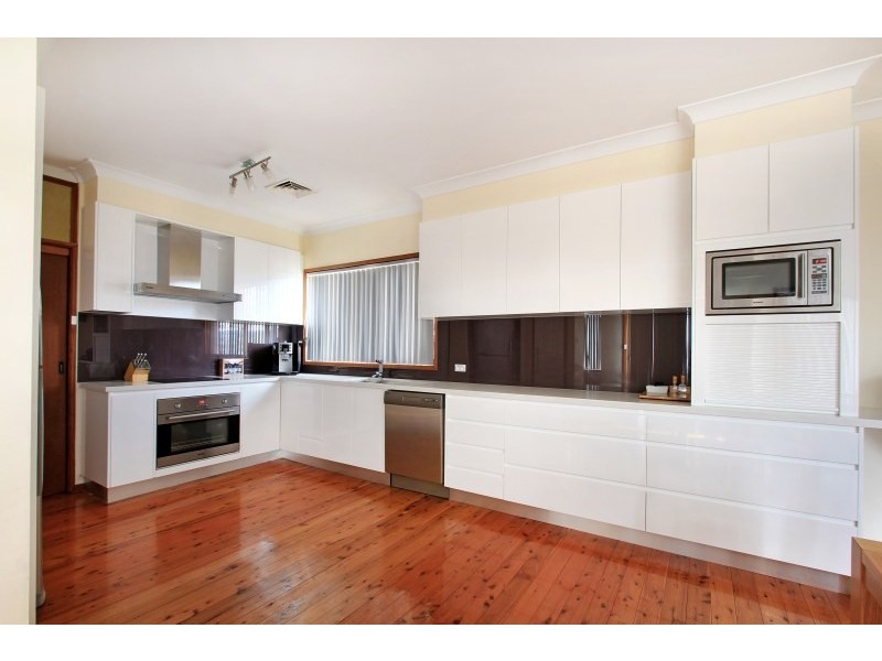 1 White Place, Figtree NSW 2525