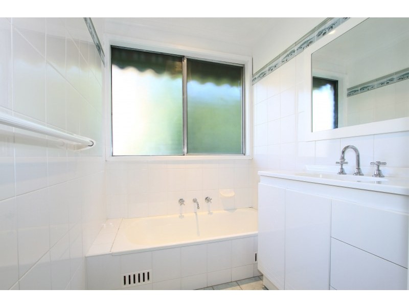 8 Ravenwood Place, Mount Keira NSW 2500