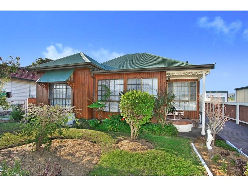 64 Dobbie Avenue, Corrimal East NSW 2518