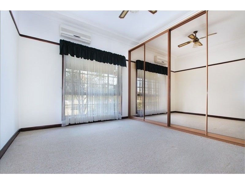 64 Dobbie Avenue, Corrimal East NSW 2518