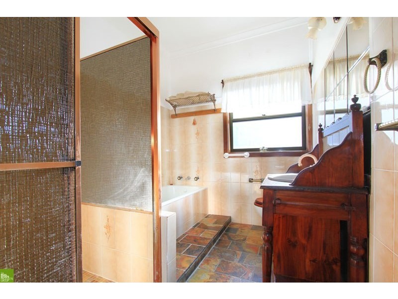 64 Dobbie Avenue, Corrimal East NSW 2518